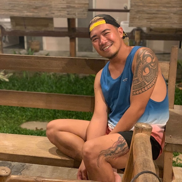 Hey, I’m Benny your posher. Im based in California - Picture 5 of 8